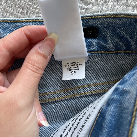 NWOT Banana Republic Straight Ankle Jean with Washwell - Picture 2 of 11